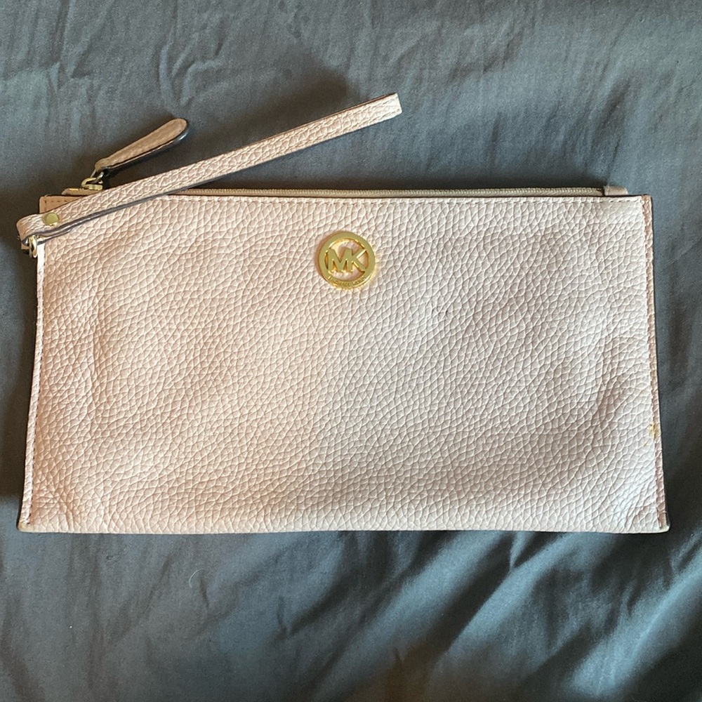 Wristlet purse